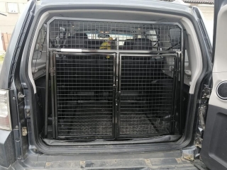 Bezpečnostní mříž do auta Mitsubishi Pajero